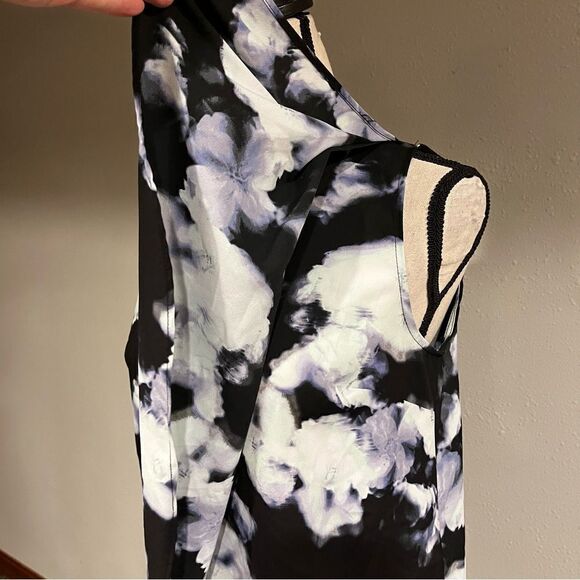 Sleeveless floral blouse - Picture 5 of 13